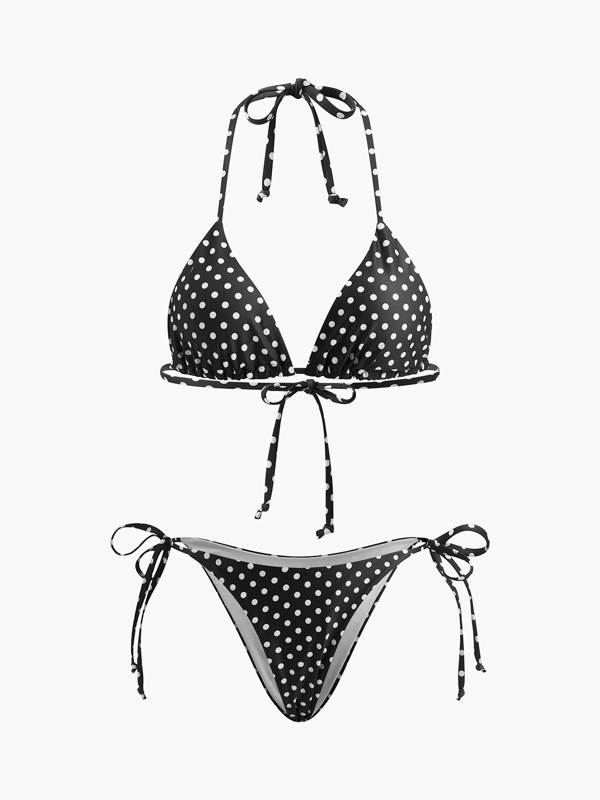 Şık Noktalı Kravat Bikini Takımı ile Şık Bir Plaj Görünümü