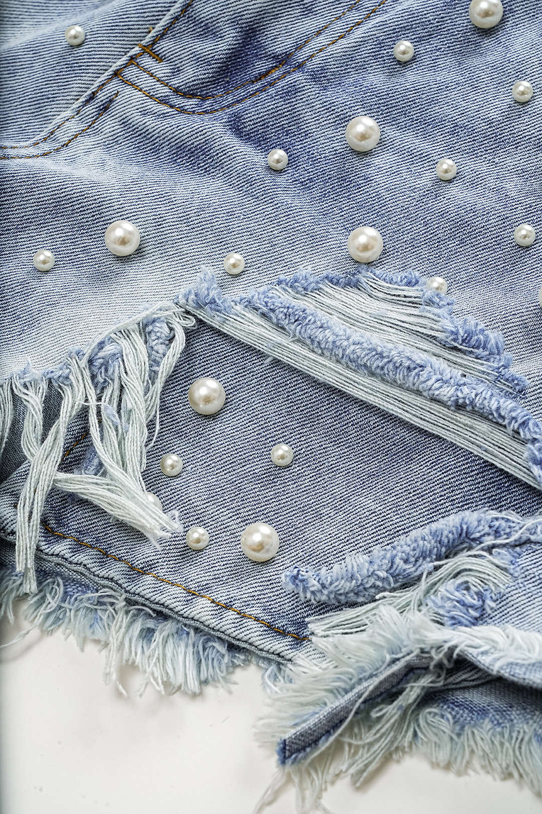 Denim Yüksek Bel Boncuklu Şort